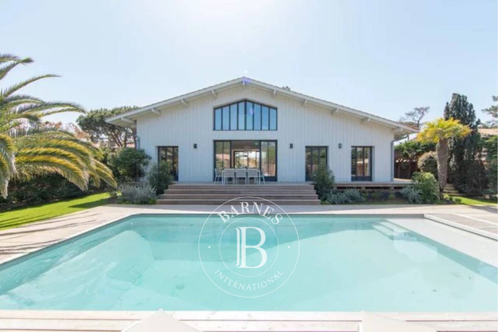 « VILLA L’ESTEY » AVEC PISCINE CHAUFFÉE, SITUÉE EN PLEIN CENTRE DU CAP FERRET - CAPACITÉ 10 PERSONNES