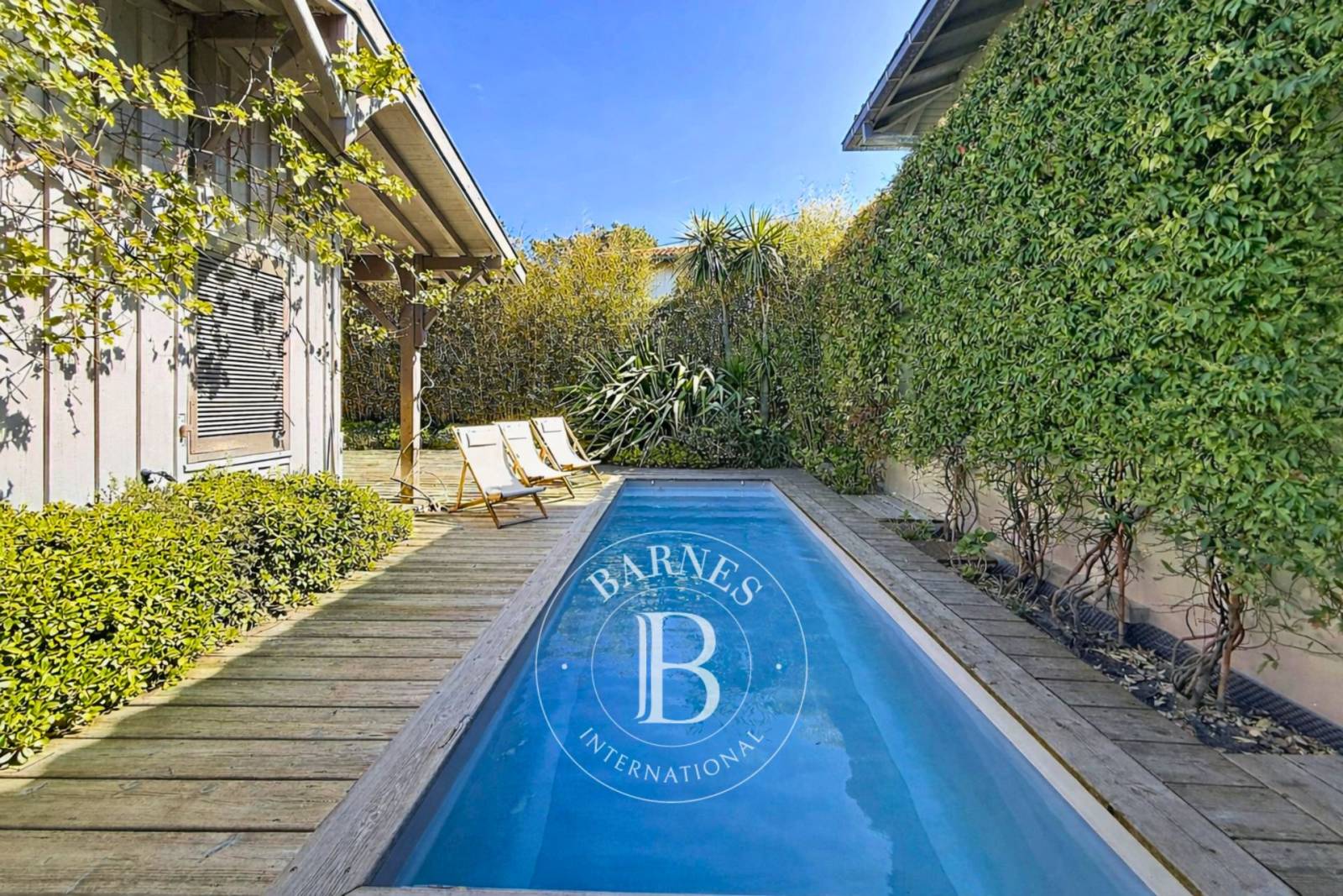 VILLA « LES SABLONS » AVEC PISCINE EN PLEIN CENTRE DU CAP FERRET, À PROXIMITÉ IMMÉDIATE DU MARCHÉ – CAPACITÉ 8 PERSONNES