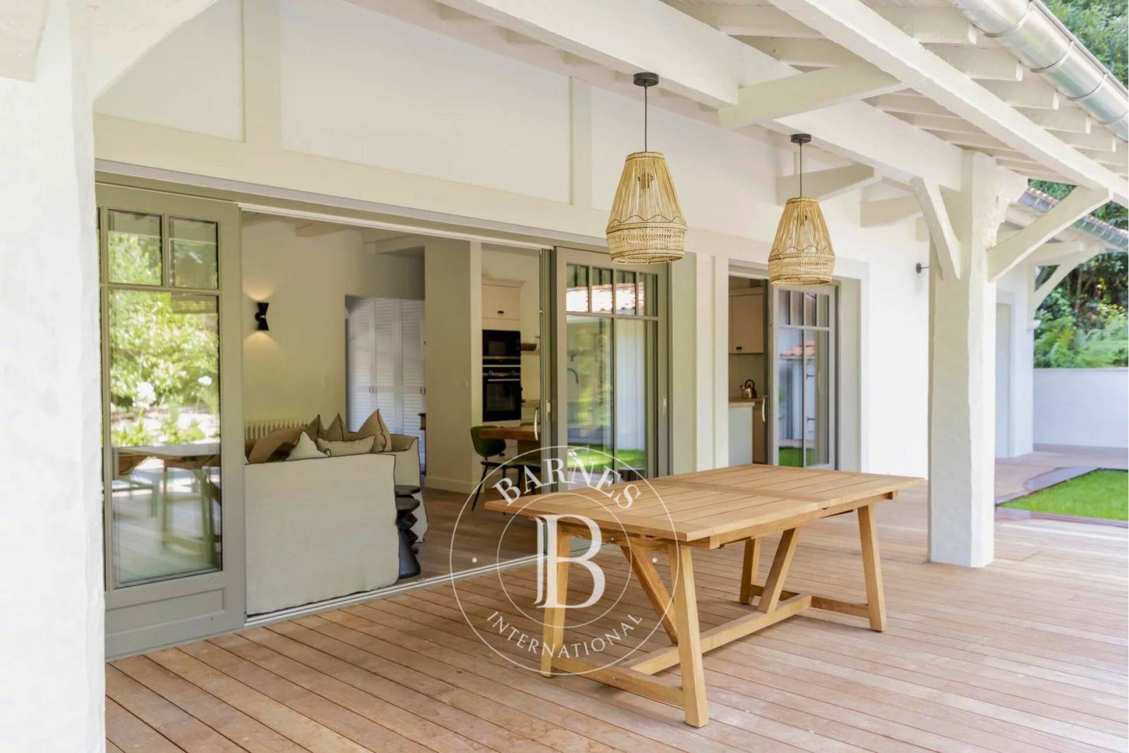 VILLA « ROMALINE » AVEC PISCINE AU SEL CHAUFFÉE, À 3 MINUTES À PIED DE LA PLAGE PEREIRE À ARCACHON – CAPACITÉ 8 PERSONNES