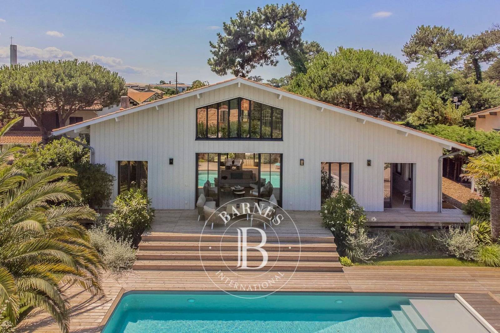 « VILLA L’ESTEY » AVEC PISCINE CHAUFFÉE, SITUÉE EN PLEIN CENTRE DU CAP FERRET - CAPACITÉ 10 PERSONNES