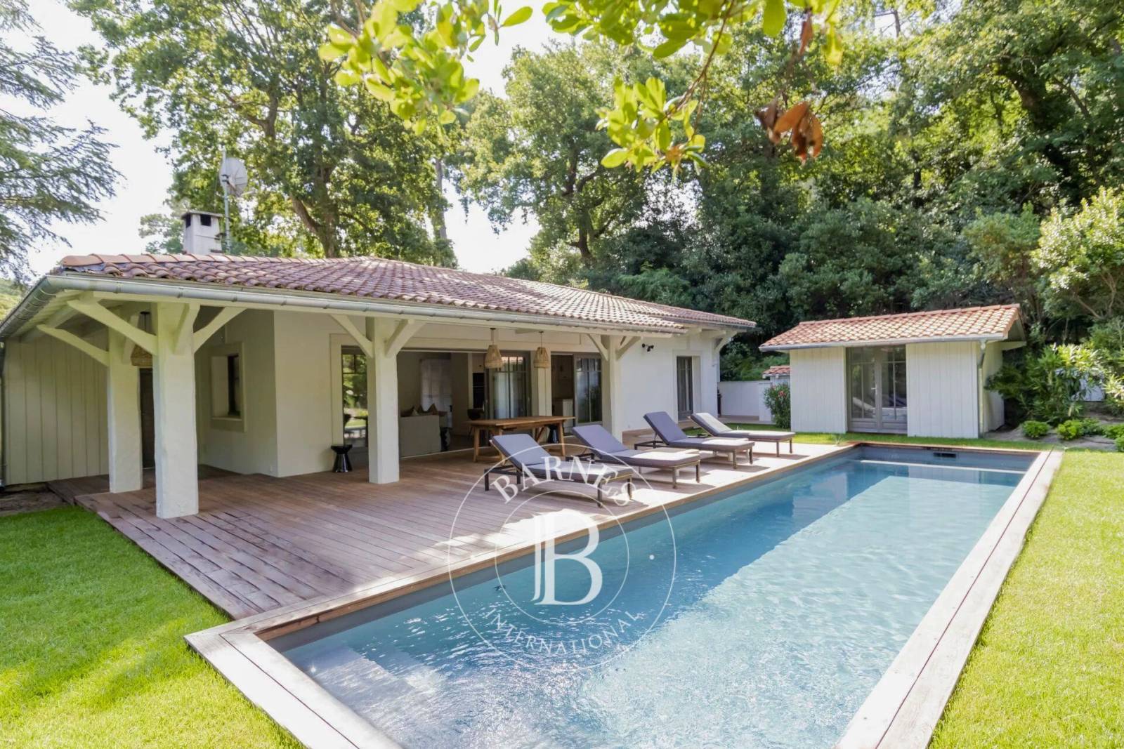 VILLA « ROMALINE » AVEC PISCINE AU SEL CHAUFFÉE, À 3 MINUTES À PIED DE LA PLAGE PEREIRE À ARCACHON – CAPACITÉ 8 PERSONNES