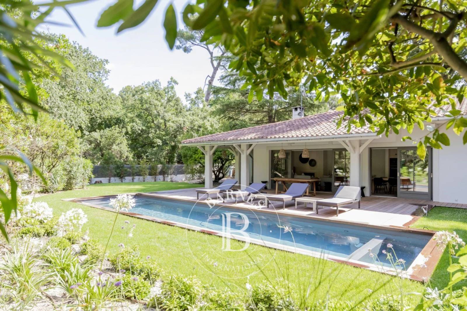 VILLA « ROMALINE » AVEC PISCINE AU SEL CHAUFFÉE, À 3 MINUTES À PIED DE LA PLAGE PEREIRE À ARCACHON – CAPACITÉ 8 PERSONNES