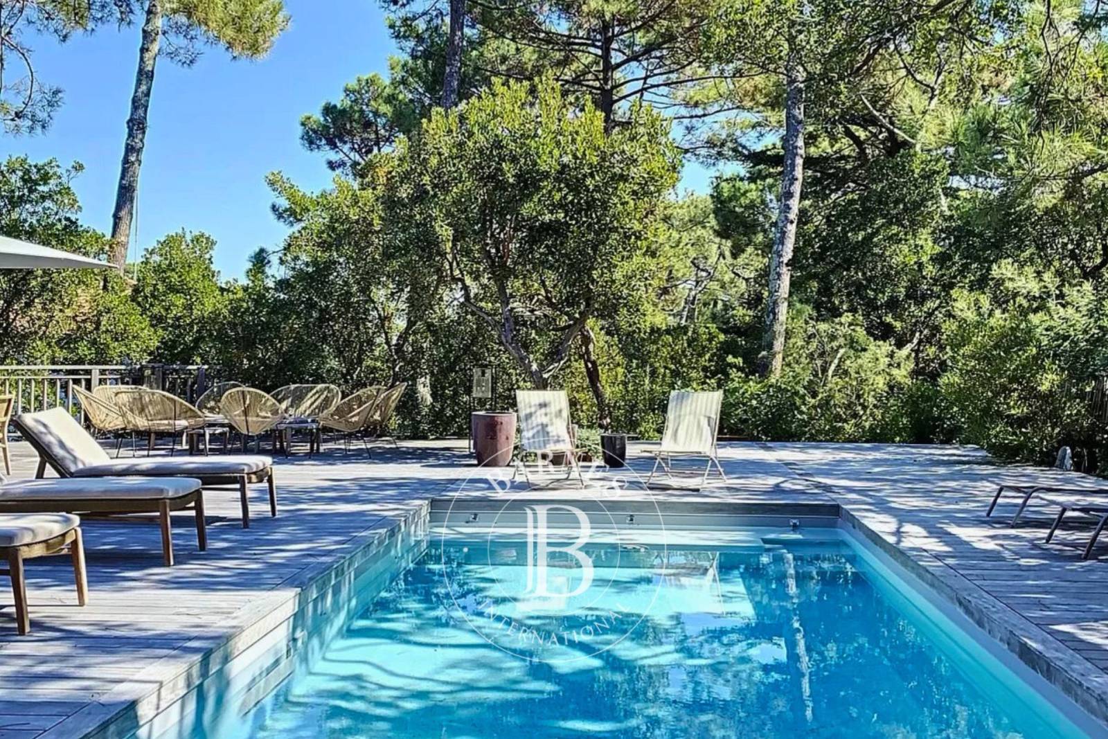 SPLENDIDE « VILLA TCHANQUÉE » AVEC PISCINE ET APERÇU BASSIN, EN PLEIN CENTRE DU CAP FERRET - CAPACITÉ 12 PERSONNES