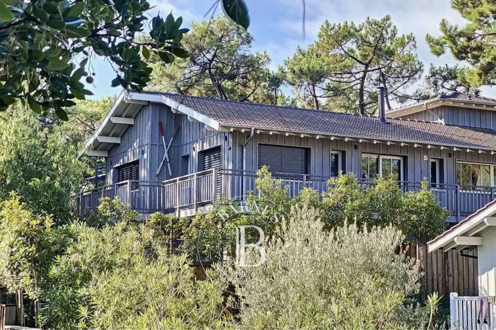SPLENDIDE « VILLA TCHANQUÉE » AVEC PISCINE ET APERÇU BASSIN, EN PLEIN CENTRE DU CAP FERRET - CAPACITÉ 12 PERSONNES