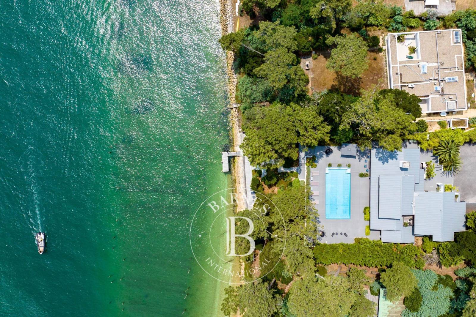 EXCEPTIONNELLE VILLA « SEIDON » EN PREMIÈRE LIGNE, AVEC VUE PANORAMIQUE BASSIN, DANS LE VILLAGE DE LA VIGNE (PRESQU’ÎLE DU CAP FERRET) - CAPACITÉ 12 PERSONNES