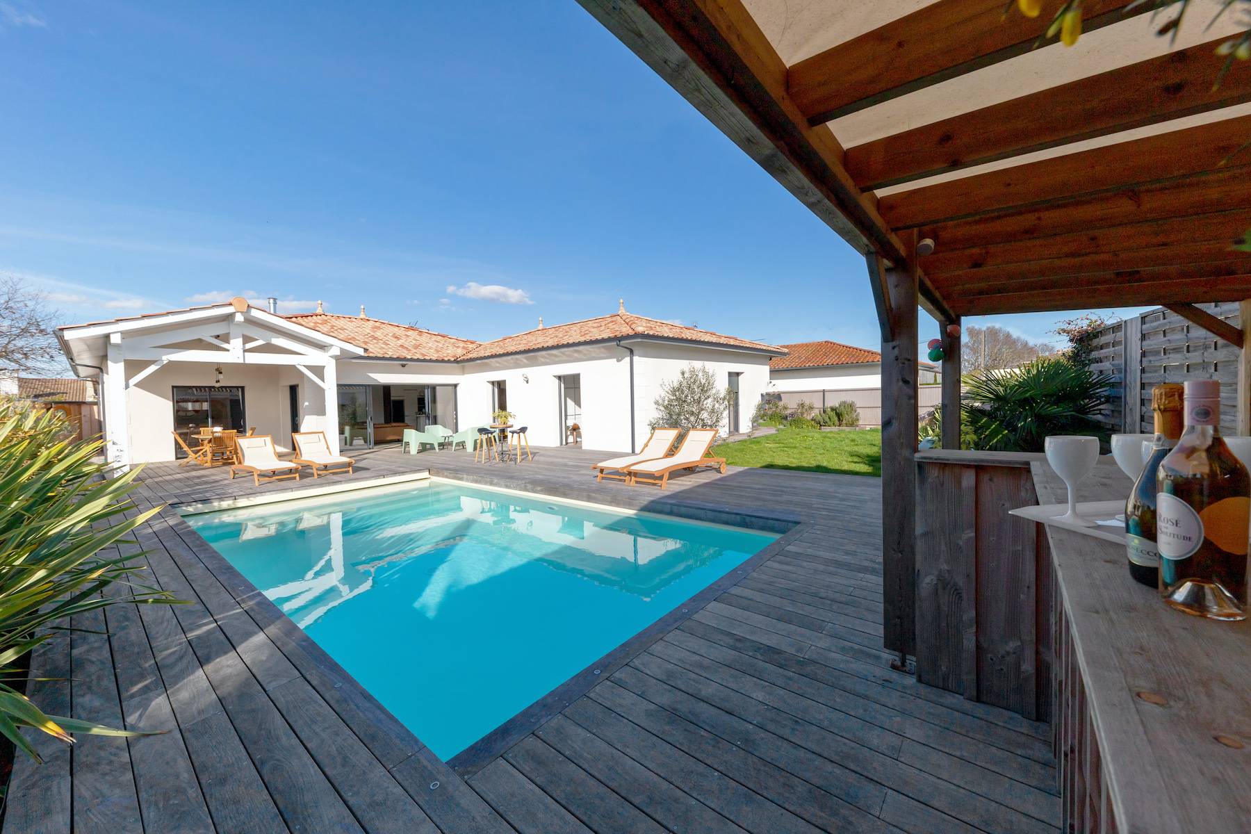 VILLA A LOUER POUR 8 PERSONNES AVEC PISCINE