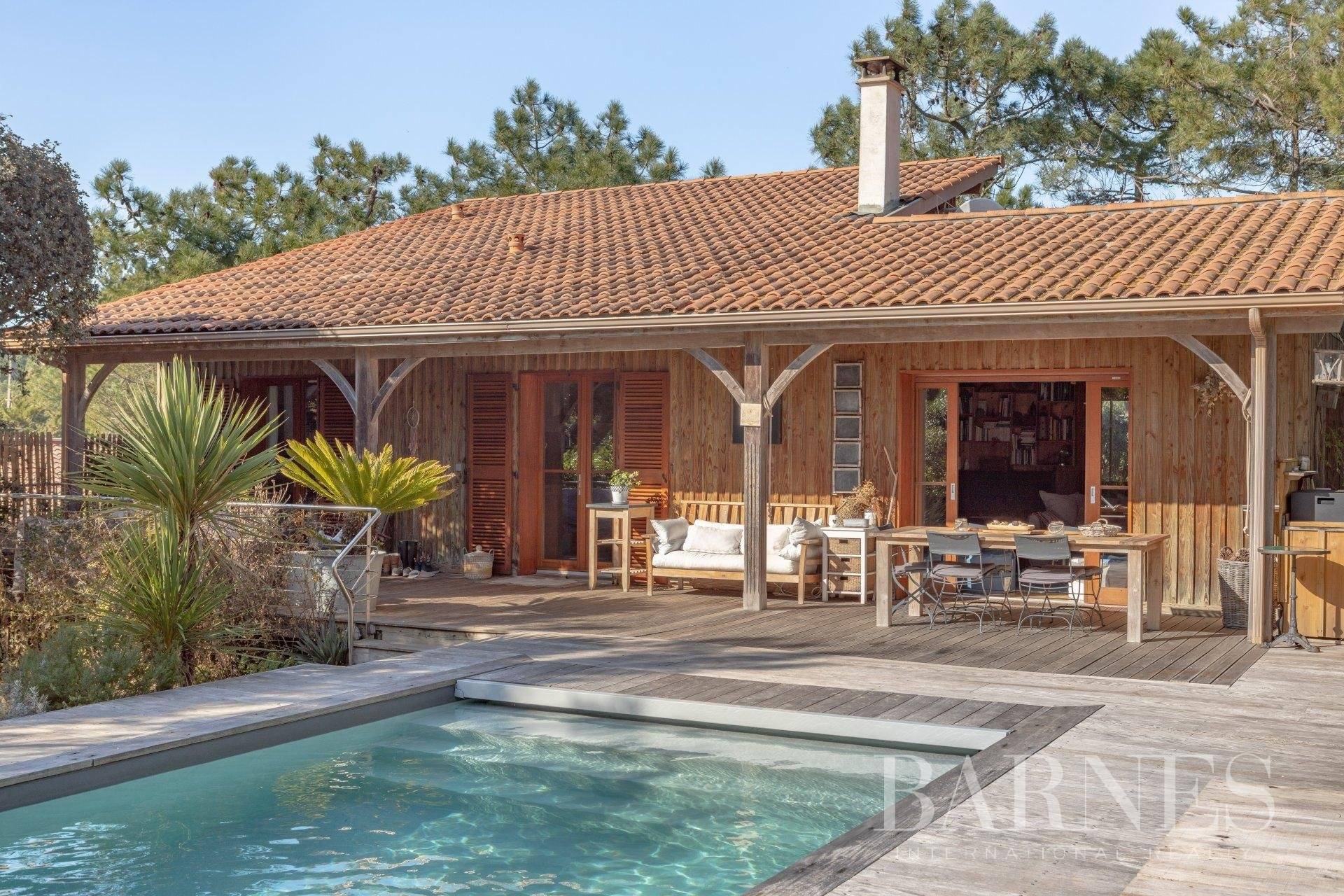 VILLA AU CAP FERRET AVEC 4 CHAMBRES PIEDS DANS L'EAU