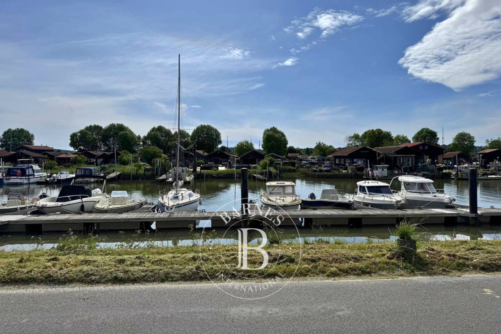 VILLA CONTEMPORAINE « OSTRA » EN PREMIÈRE LIGNE ET AVEC VUE SUR LE PORT DE LA TESTE-DE-BUCH – CAPACITÉ 6 PERSONNES