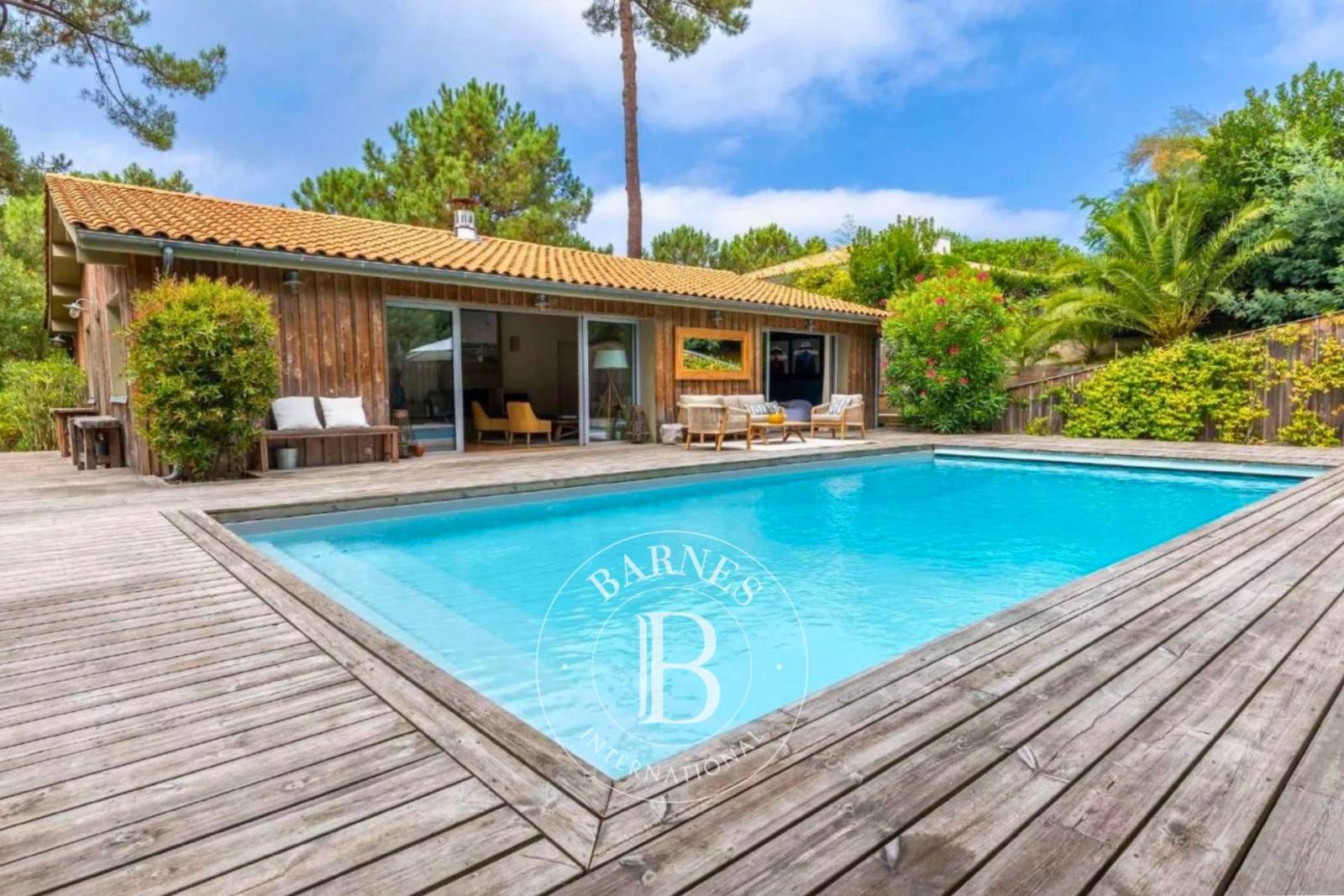 VILLA « LES CANETONS » AVEC PISCINE CHAUFFÉE ET JARDIN DANS LE VILLAGE DU CANON, SUR LA PRESQU’ÎLE DU CAP FERRET – CAPACITÉ 8 PERSONNES