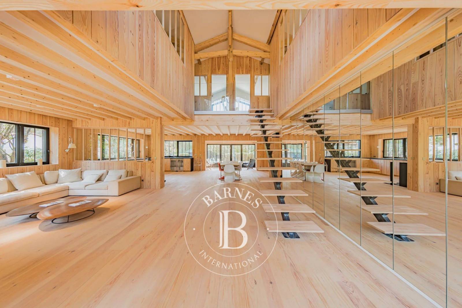 Cuisine ouverte équipée, immobilier de luxe au Cap Ferret