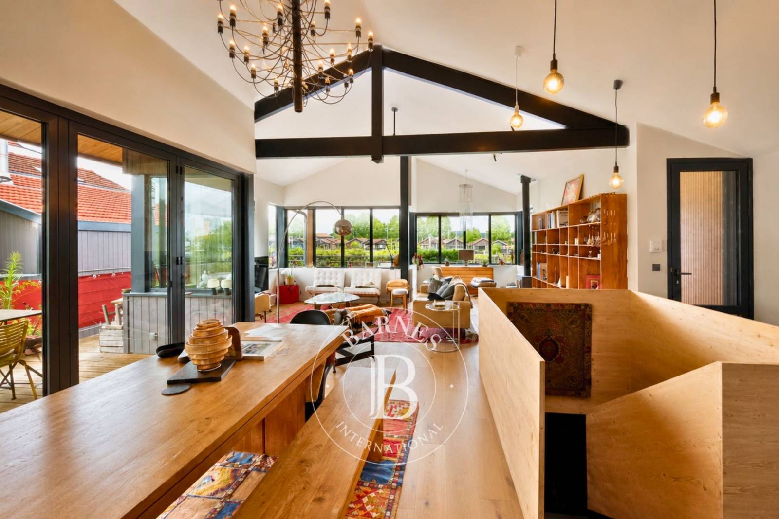 VILLA CONTEMPORAINE « OSTRA » EN PREMIÈRE LIGNE ET AVEC VUE SUR LE PORT DE LA TESTE-DE-BUCH – CAPACITÉ 6 PERSONNES