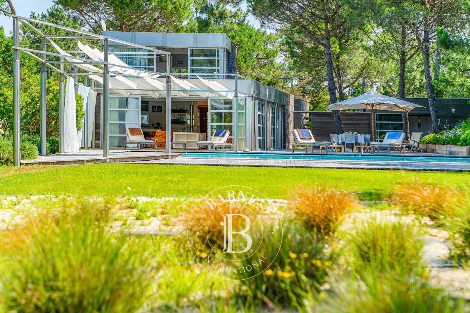 VILLA « LES PINS » AVEC PISCINE À DÉBORDEMENT, ENTRE BASSIN ET OCÉAN, AU CAP FERRET - CAPACITÉ 12 PERSONNES