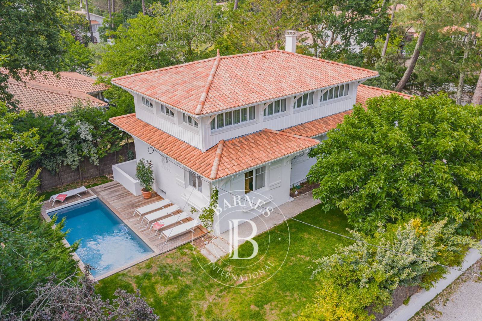 villa à louer Arcachon avec piscine et jardin clos
