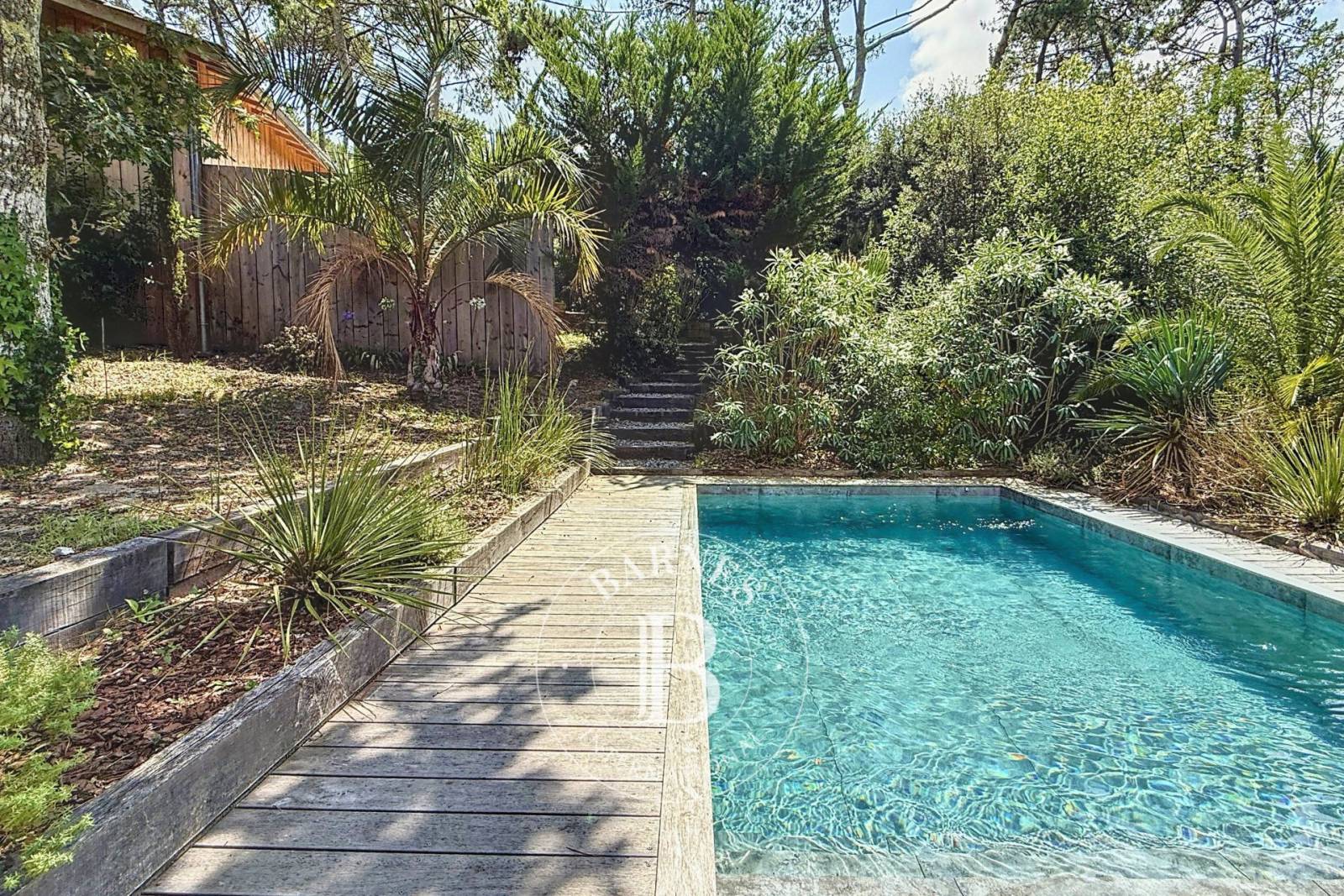 VILLA « BASOA » AVEC PISCINE ET 5 CHAMBRES, PROCHE PLAGE, DANS LE QUARTIER DE L’HAITZA AU PYLA-SUR-MER - CAPACITÉ 10 COUCHAGES