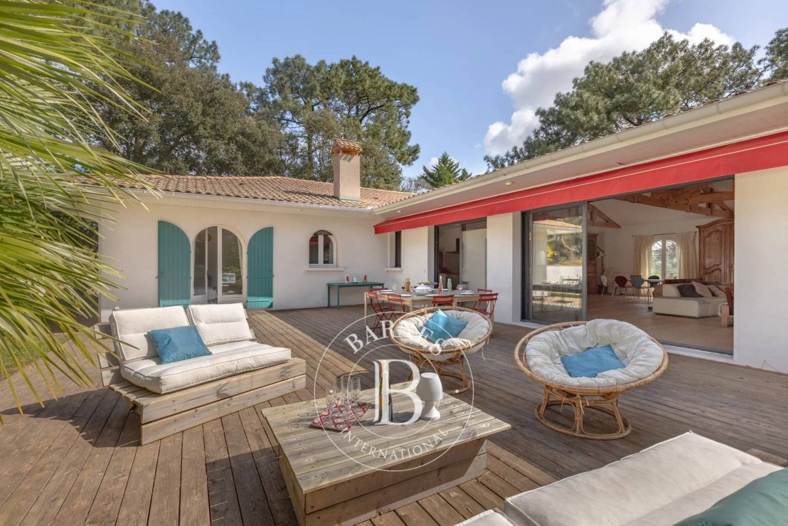 grande pièce de vie avec cheminée immobilier de luxe Arcachon