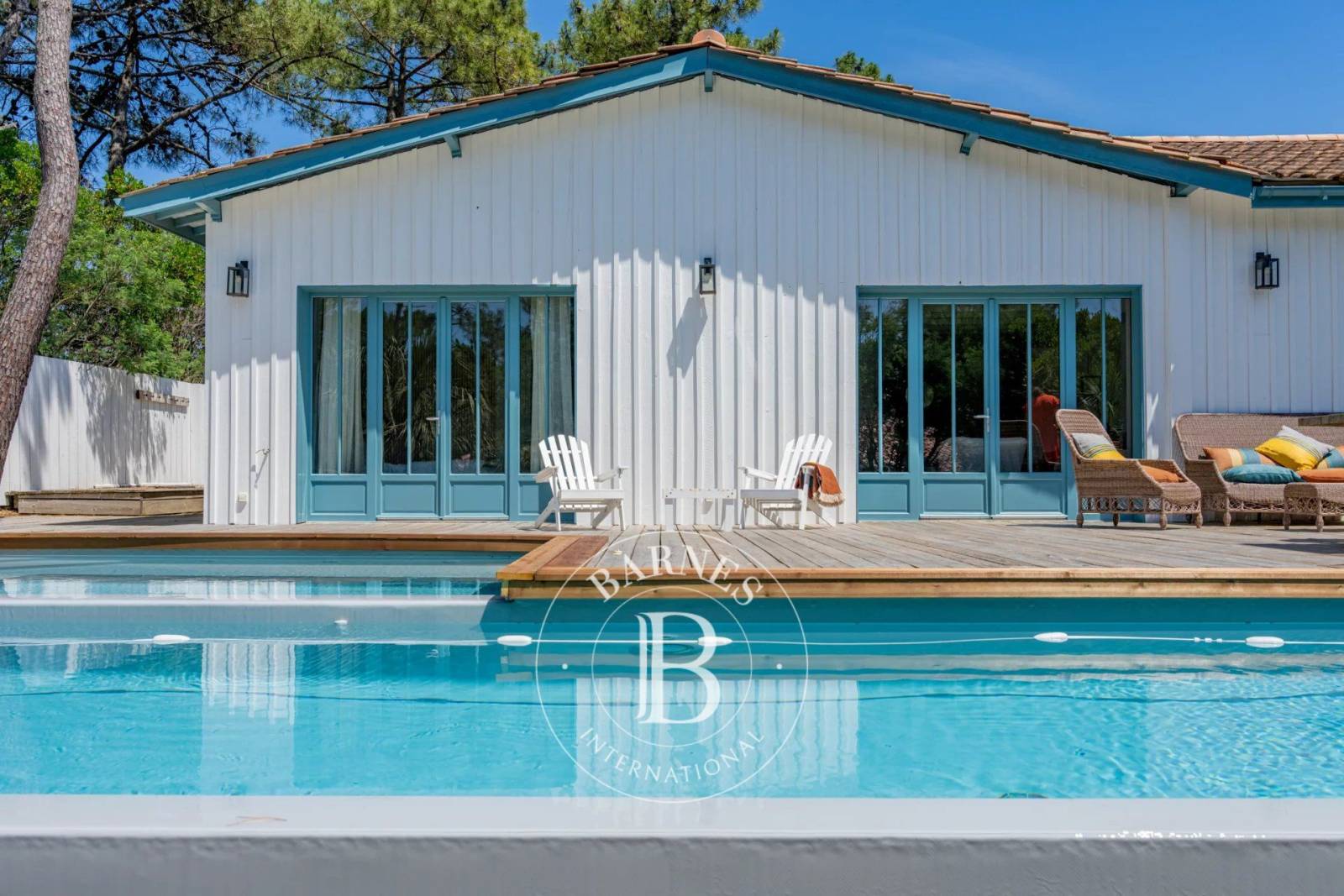 VILLA « LES COLVERTS » AVEC PISCINE À DÉBORDEMENT ET JACUZZI, À LA POINTE DU CAP FERRET - CAPACITÉ 10 PERSONNES