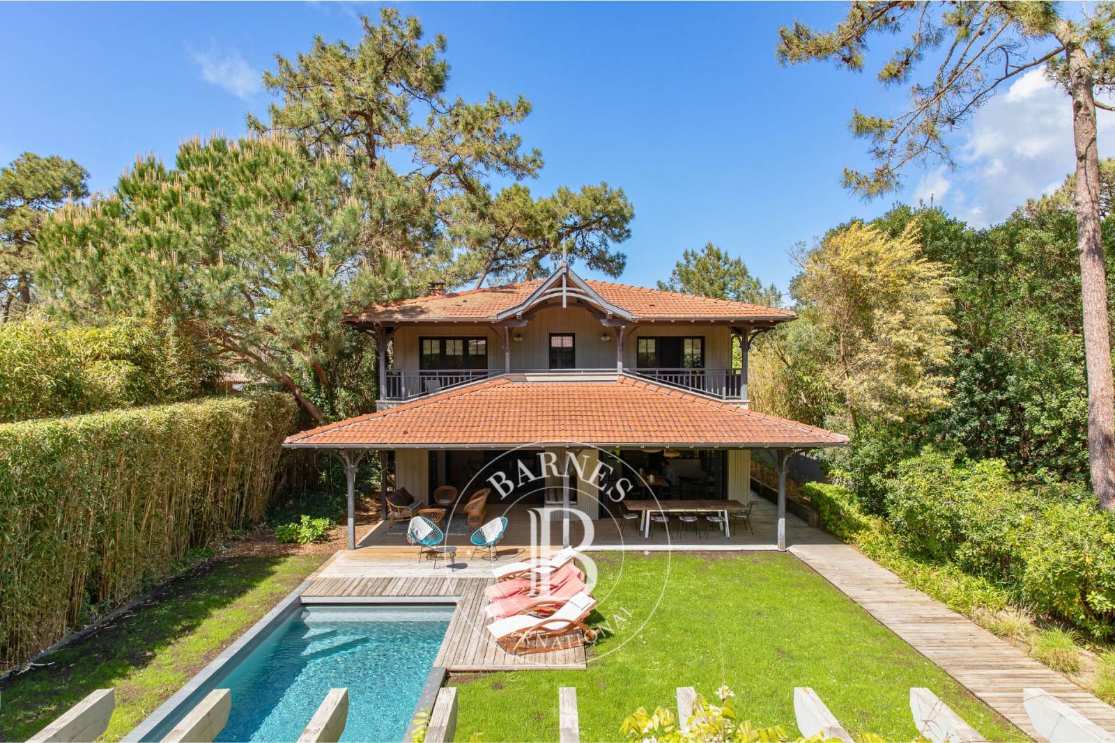 VILLA « LES MOUETTES » COMPOSÉE DE DEUX VILLAS AVEC PISCINE, EN PLEIN CENTRE DU CAP FERRET - CAPACITÉ 12 PERSONNES