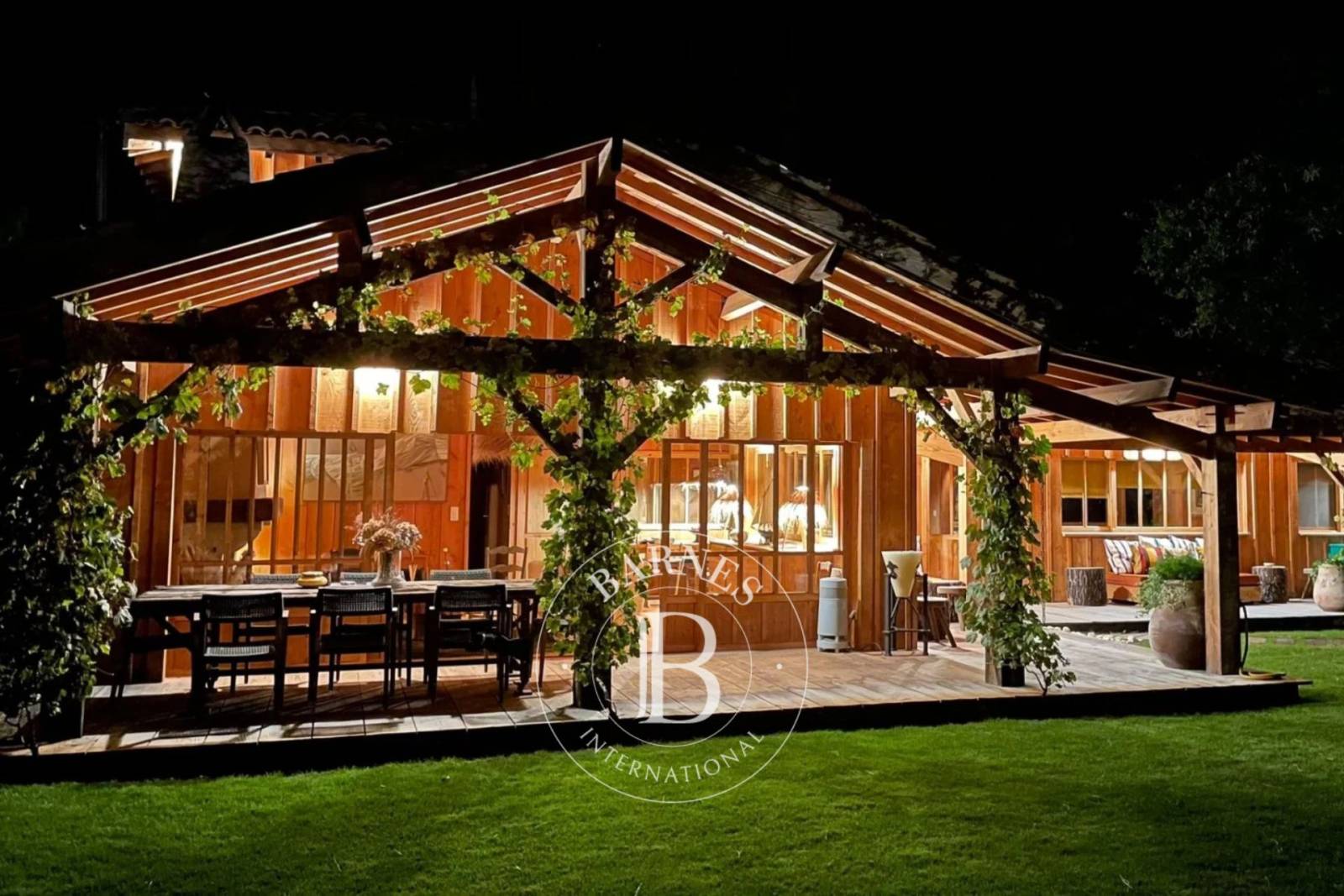 VILLA EN BOIS « PINÈDE » AVEC PISCINE, À PETIT PIQUEY - CAPACITÉ 7 ADULTES ET UN ENFANT