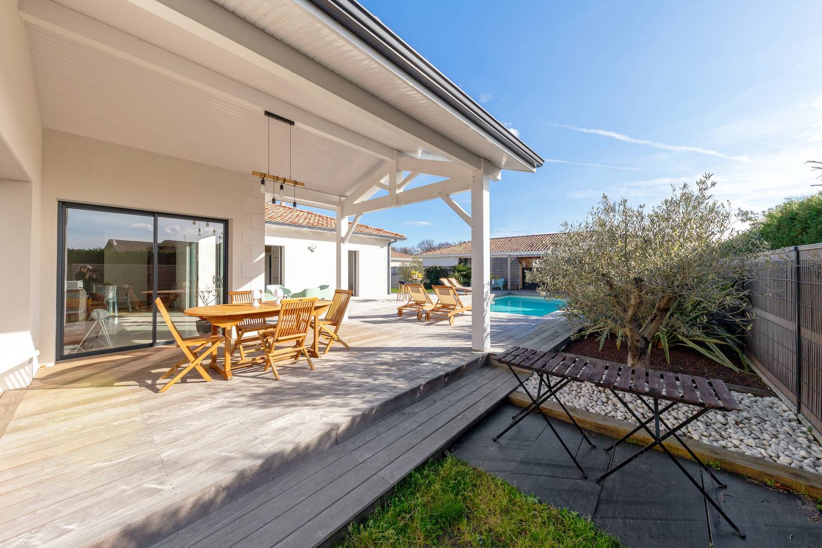 VILLA MODERNE A LOUER GUJAN MESTRAS