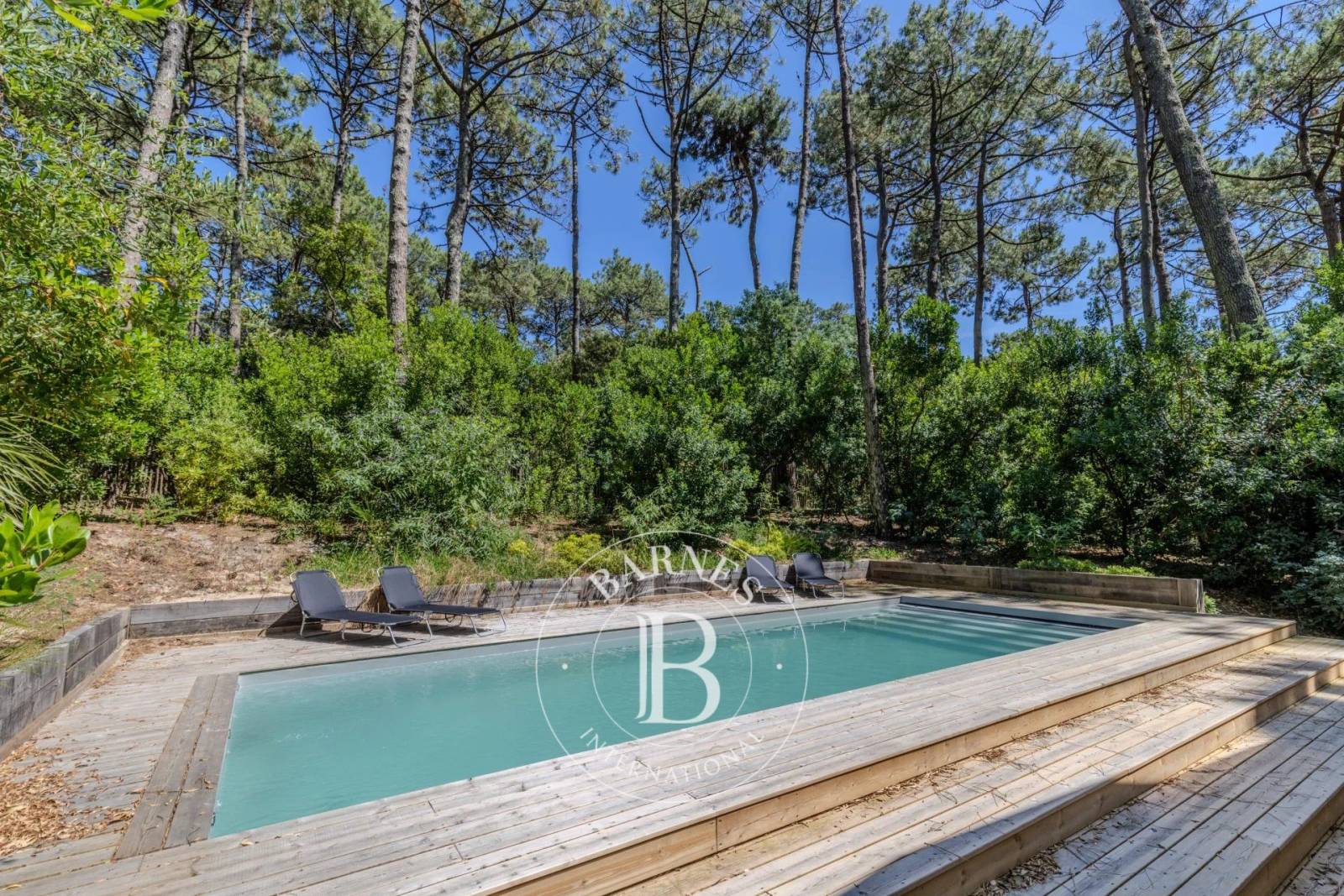 VILLA « PERLE » AVEC PISCINE CHAUFFÉE AU PORT DE LA VIGNE SUR LA PRESQU’ÎLE DU CAP FERRET – CAPACITÉ 12 PERSONNES