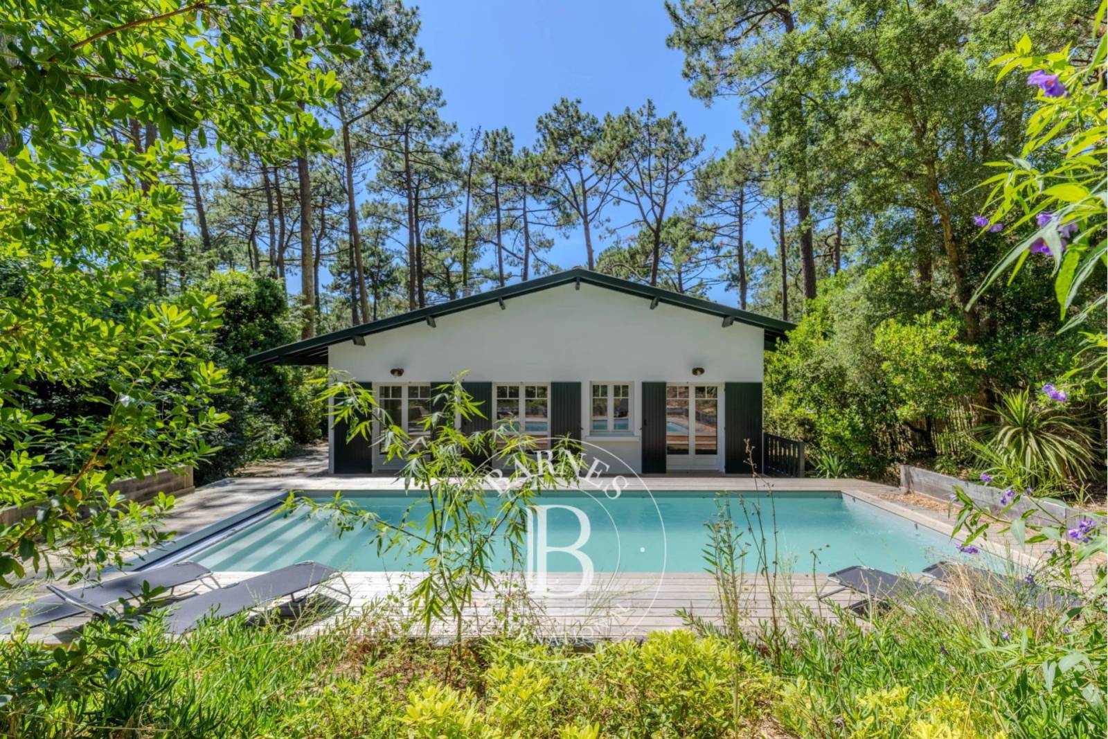 VILLA « PERLE » AVEC PISCINE CHAUFFÉE AU PORT DE LA VIGNE SUR LA PRESQU’ÎLE DU CAP FERRET – CAPACITÉ 12 PERSONNES