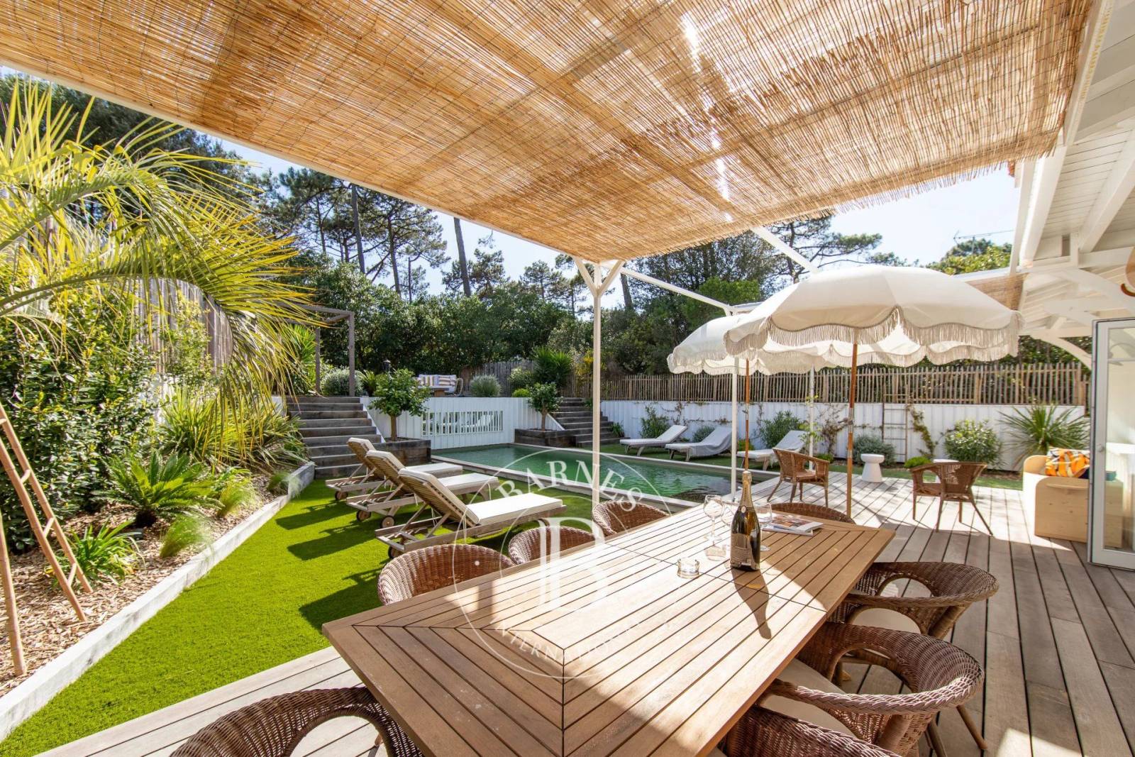 MAGNIFIQUE VILLA « OPALE » DANS LE VILLAGE DE L’HERBE, AVEC PISCINE, POUR 8 PERSONNES