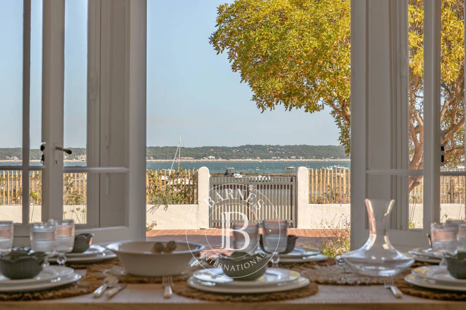 « VILLA DU CENTRE » EN PREMIÈRE LIGNE, AU CŒUR DU CAP FERRET – CAPACITÉ 16 PERSONNES