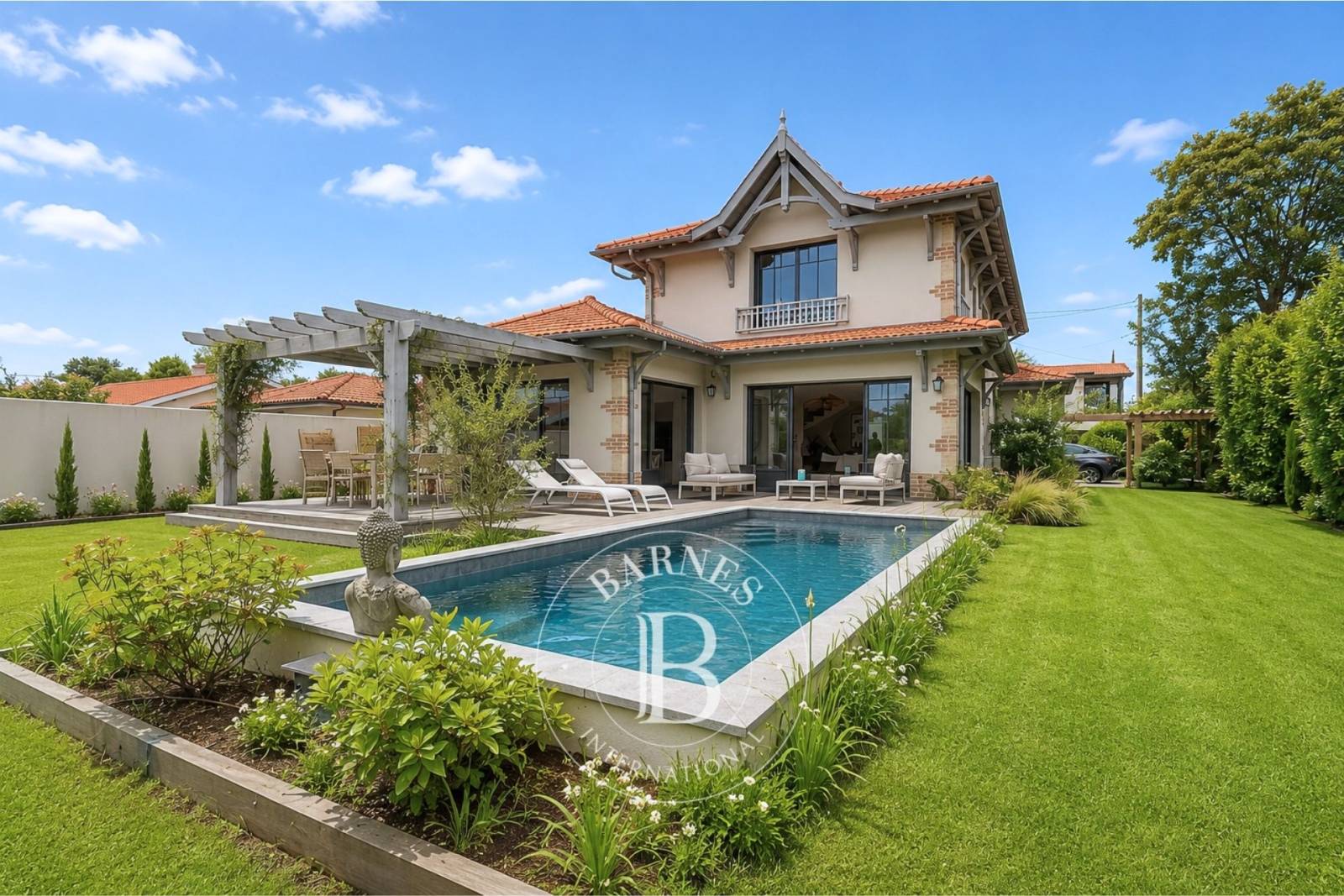VILLA « NÉRÉA » AVEC PISCINE ET PROCHE PLAGE, À GUJAN-MESTRAS – CAPACITÉ 8 PERSONNES