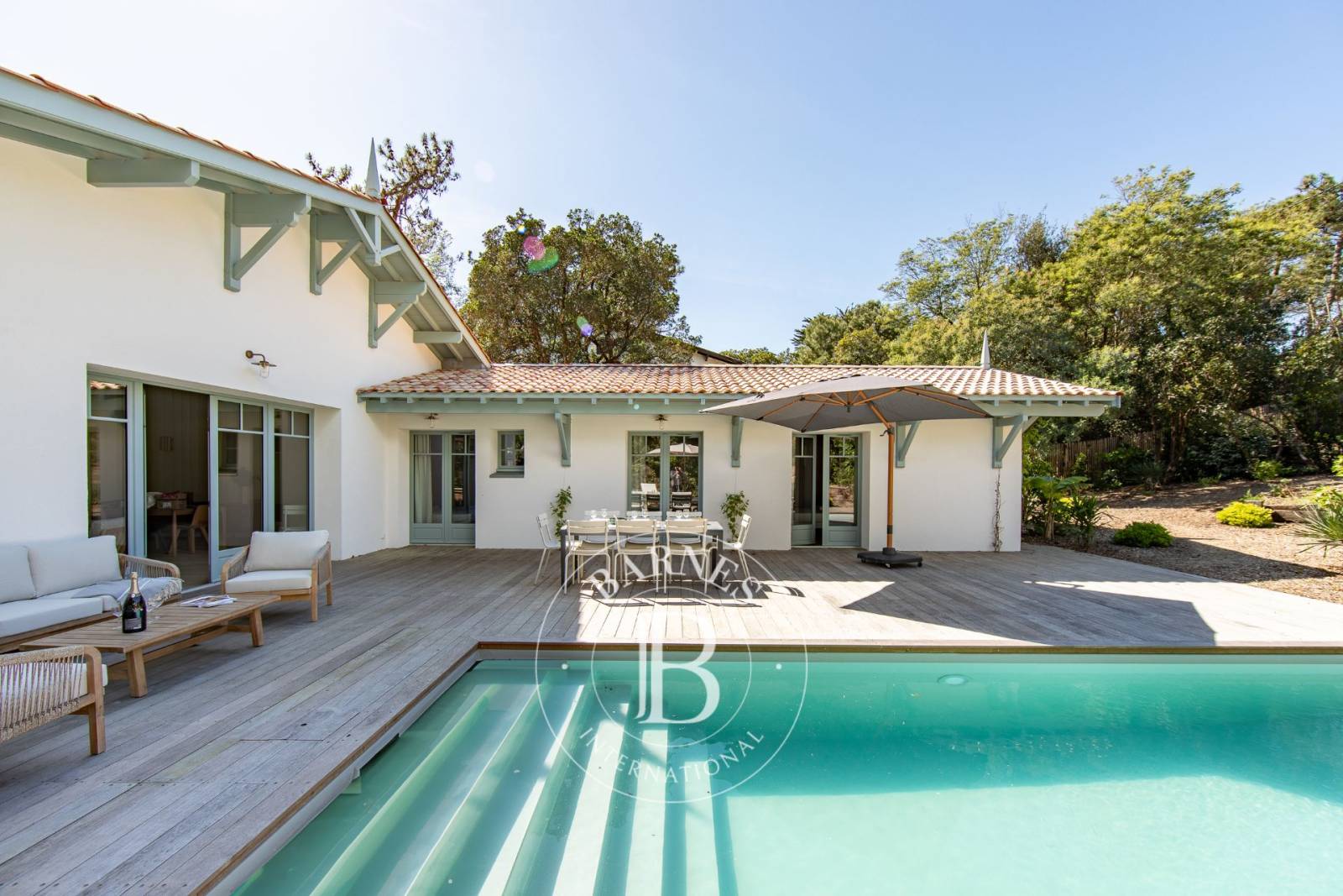 SOMPTUEUSE VILLA « LES HÉRONS » EN PLEIN CENTRE DU CAP FERRET, AVEC PISCINE - POUR 10 PERSONNES