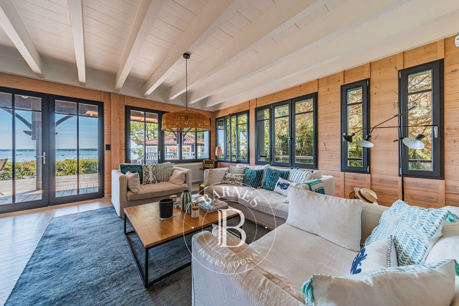 salon avec vue sur le Bassin d’Arcachon immobilier de luxe