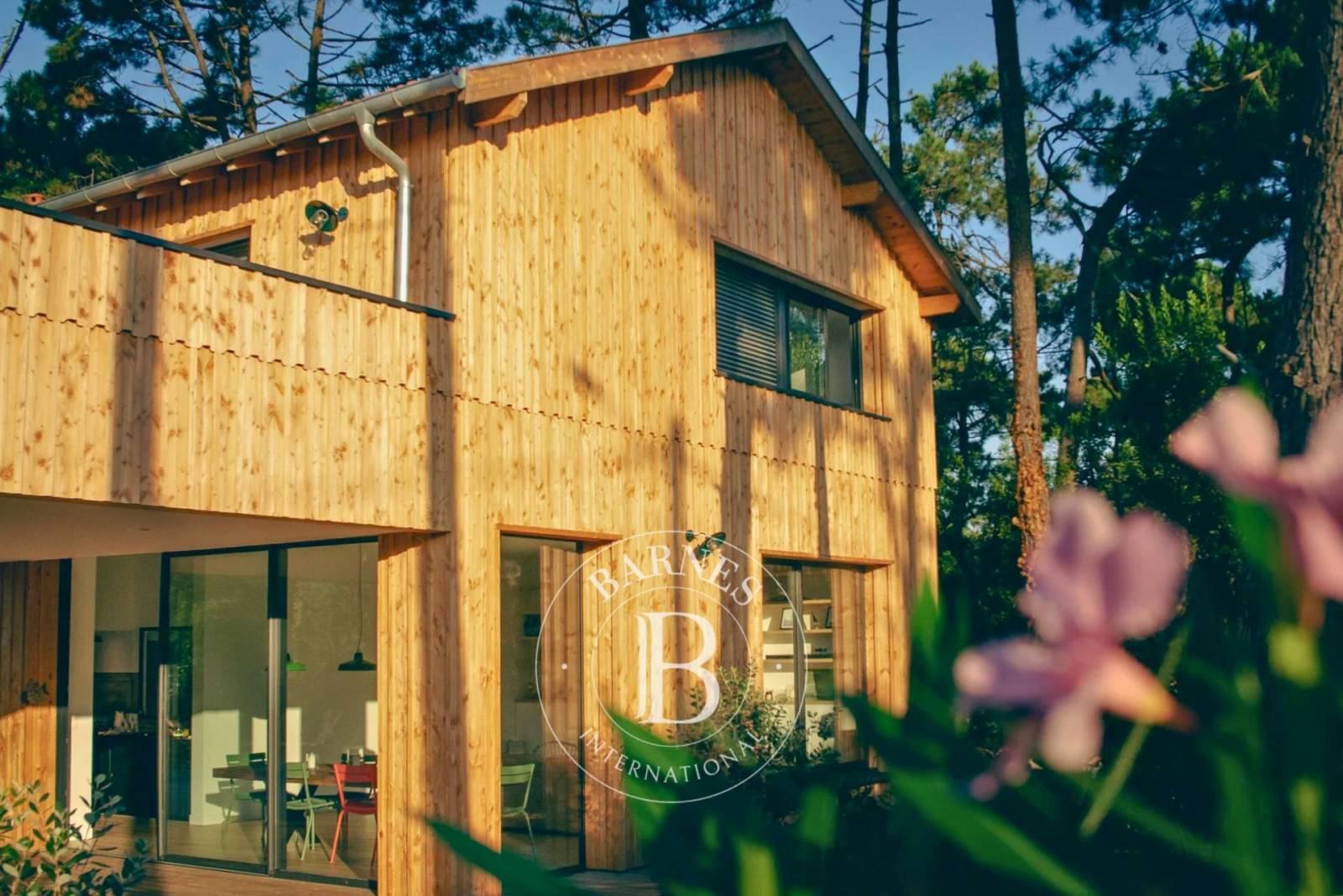 MAGNIFIQUE VILLA « ULTREIA » SITUÉE AU COEUR DU MIMBEAU AU CAP FERRET, AVEC SOLARIUM ET BOULODROME - 16 COUCHAGES