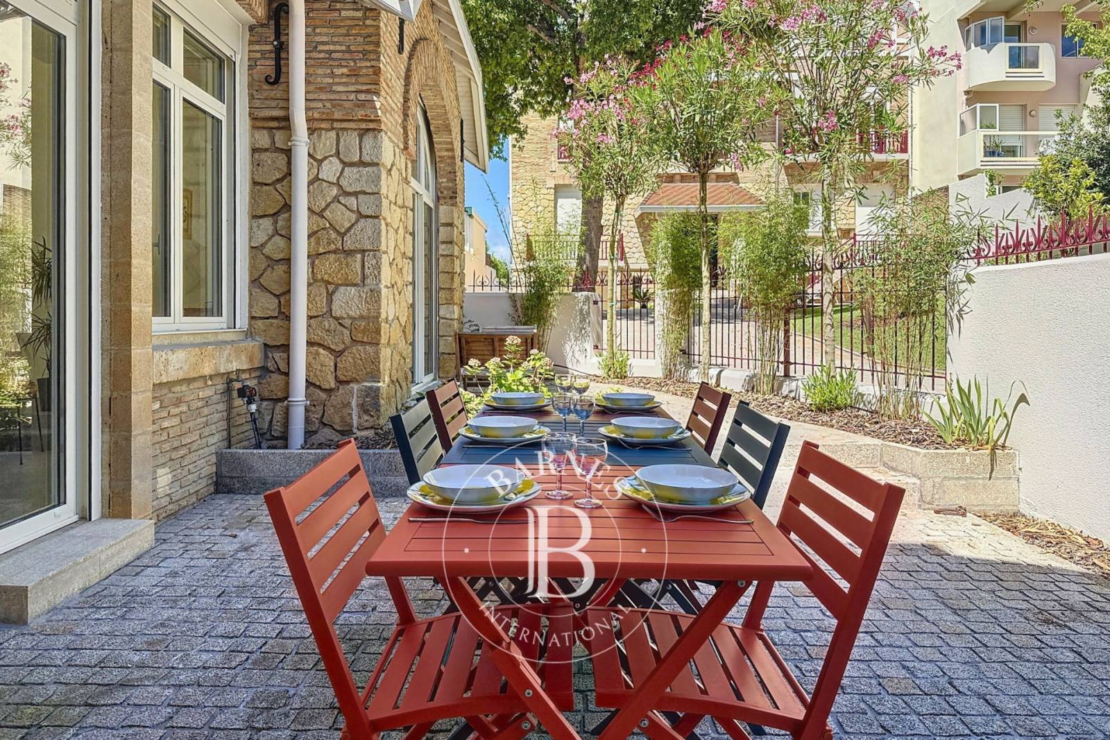 SUPERBE VILLA « ÉGLANTINE » AVEC ACCÈS DIRECT À LA PLAGE ET PROCHES COMMERCES, À ARCACHON - CAPACITÉ 6 CONVIVES