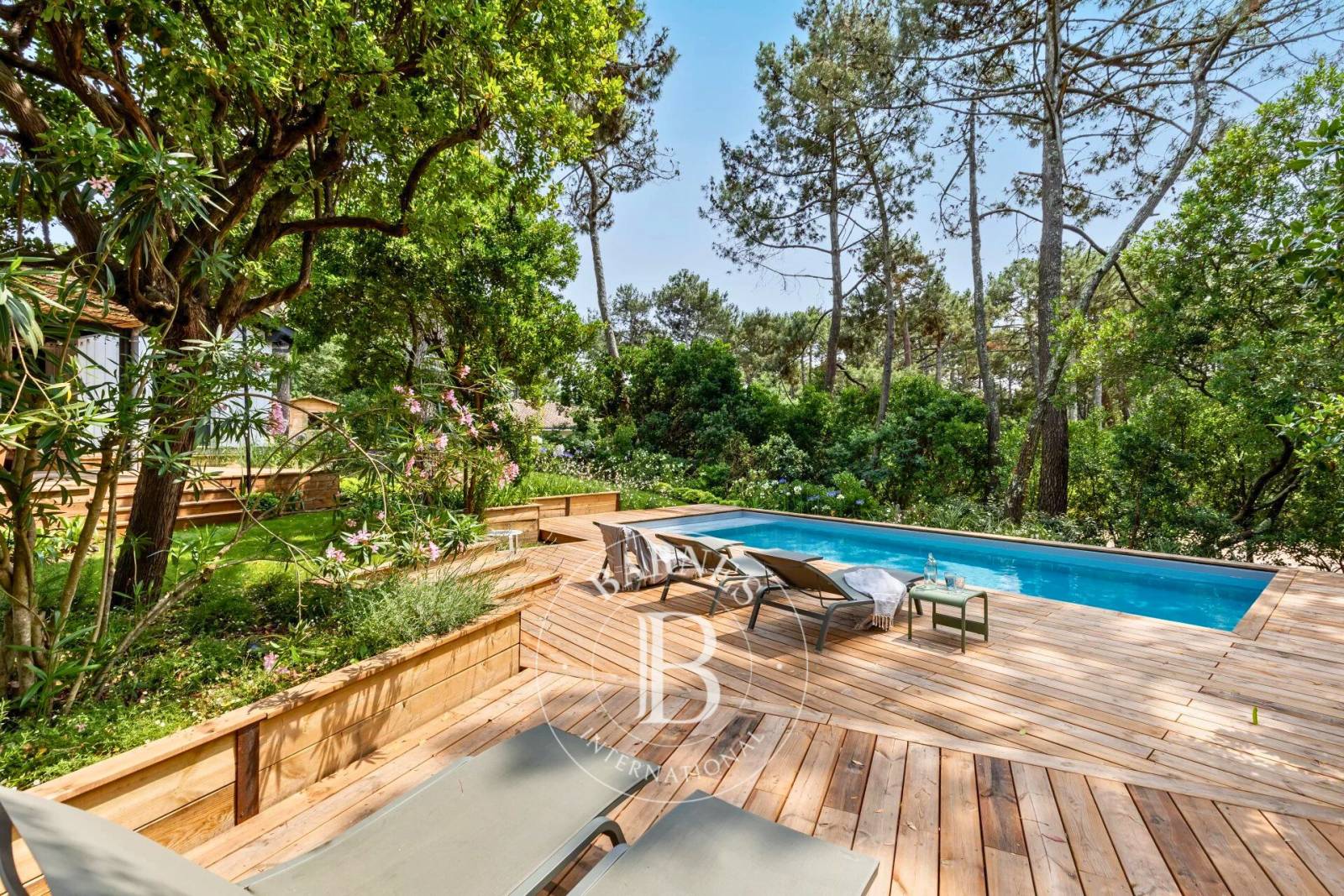 VILLA « MORAVA » AVEC PISCINE CHAUFFÉE, AU CALME, PROCHE DU BASSIN AU CAP FERRET – CAPACITÉ 10 PERSONNES