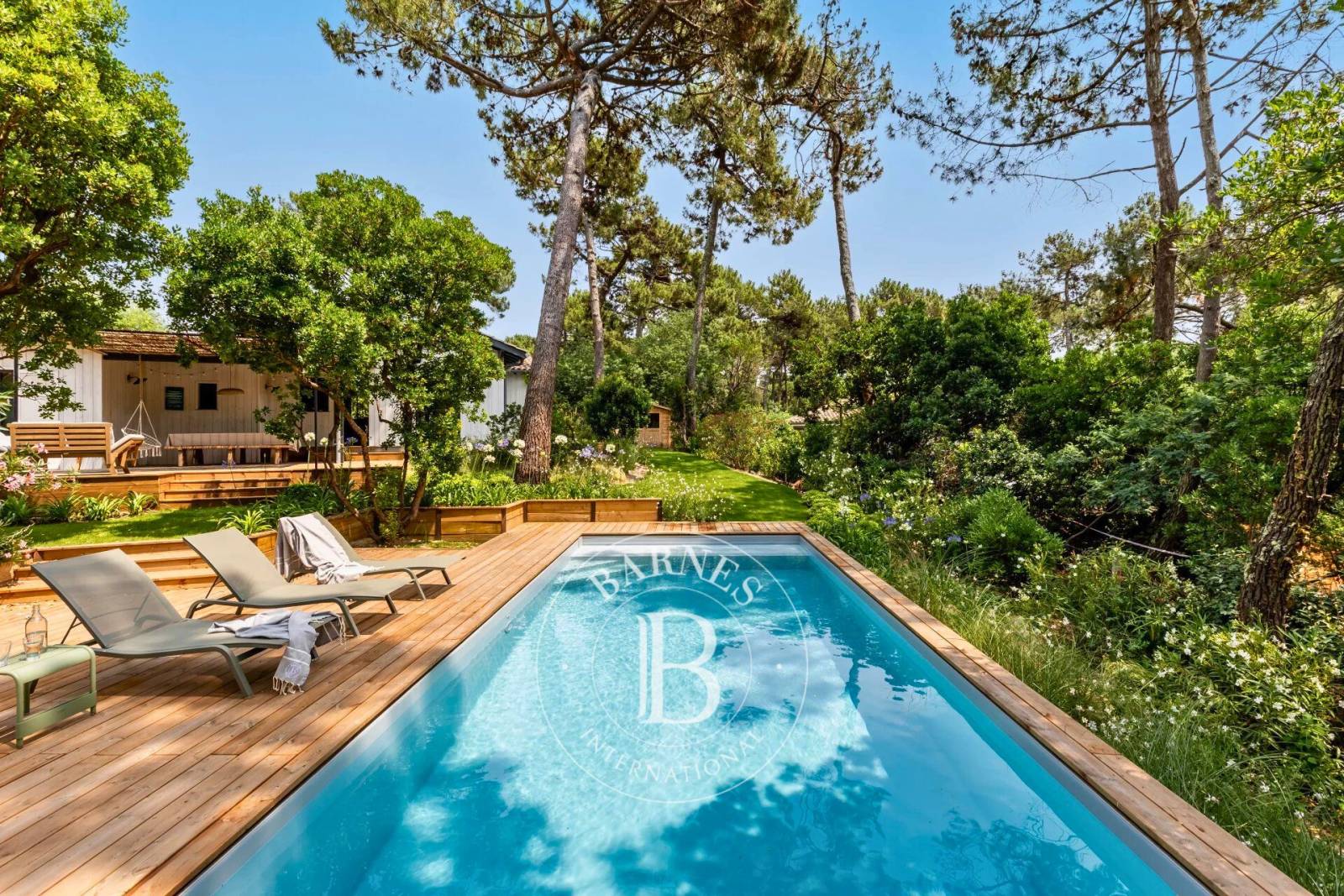 VILLA « MORAVA » AVEC PISCINE CHAUFFÉE, AU CALME, PROCHE DU BASSIN AU CAP FERRET – CAPACITÉ 10 PERSONNES