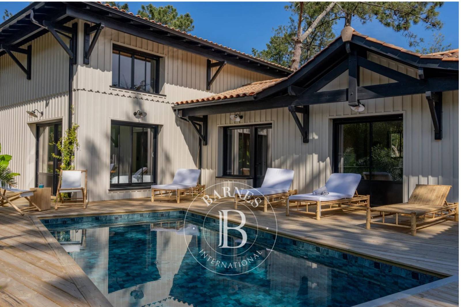 VILLA « BELLEROSE » EN PLEIN CENTRE DU CAP FERRET AVEC PISCINE – CAPACITÉ 12 PERSONNES