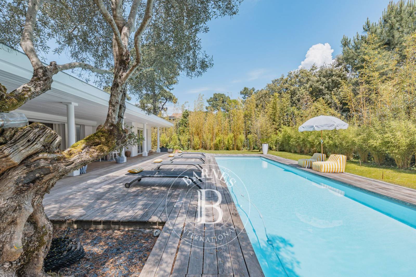 VILLA CONTEMPORAINE « L’OLIVIER » AVEC PISCINE AU CŒUR DU MOULLEAU À ARCACHON – CAPACITÉ 8 PERSONNES