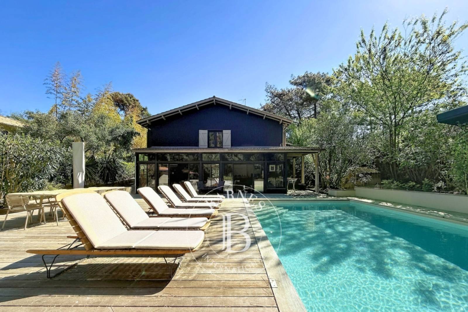 VILLA « OCÉANE » EN BOIS AVEC PISCINE ET ACCÈS PRIVÉ À L’OCÉAN, AU CAP FERRET – CAPACITÉ 14 PERSONNES