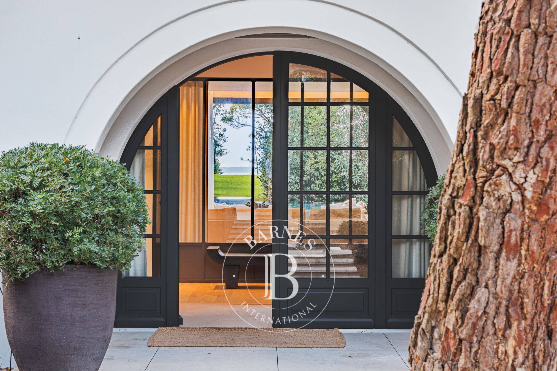 piscine à débordement et jacuzzi dans villa d'exception Pyla-sur-Mer