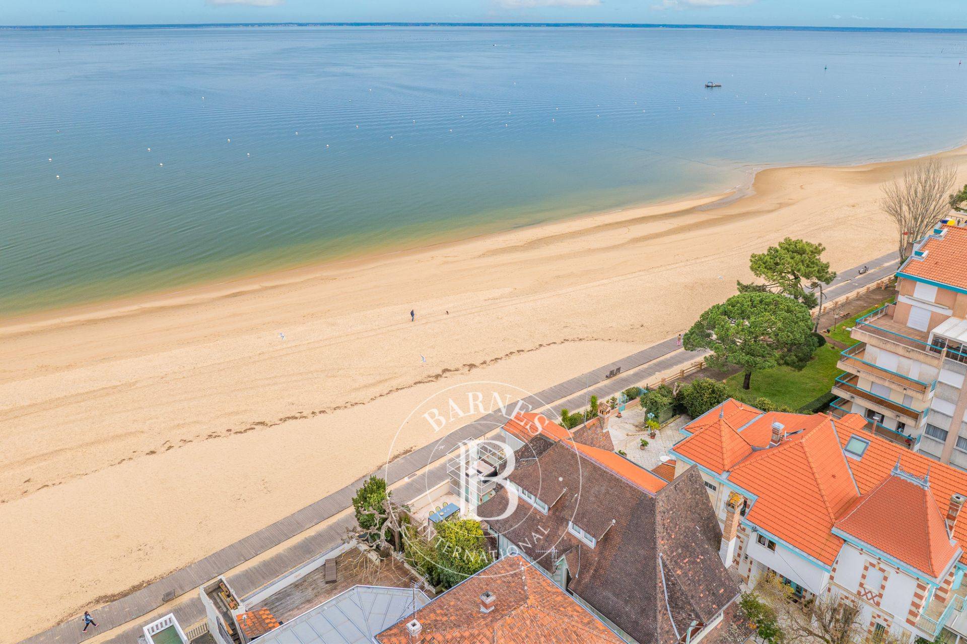 Villa Arcachonnaise rénovée avec accès direct à la plage à Arcachon