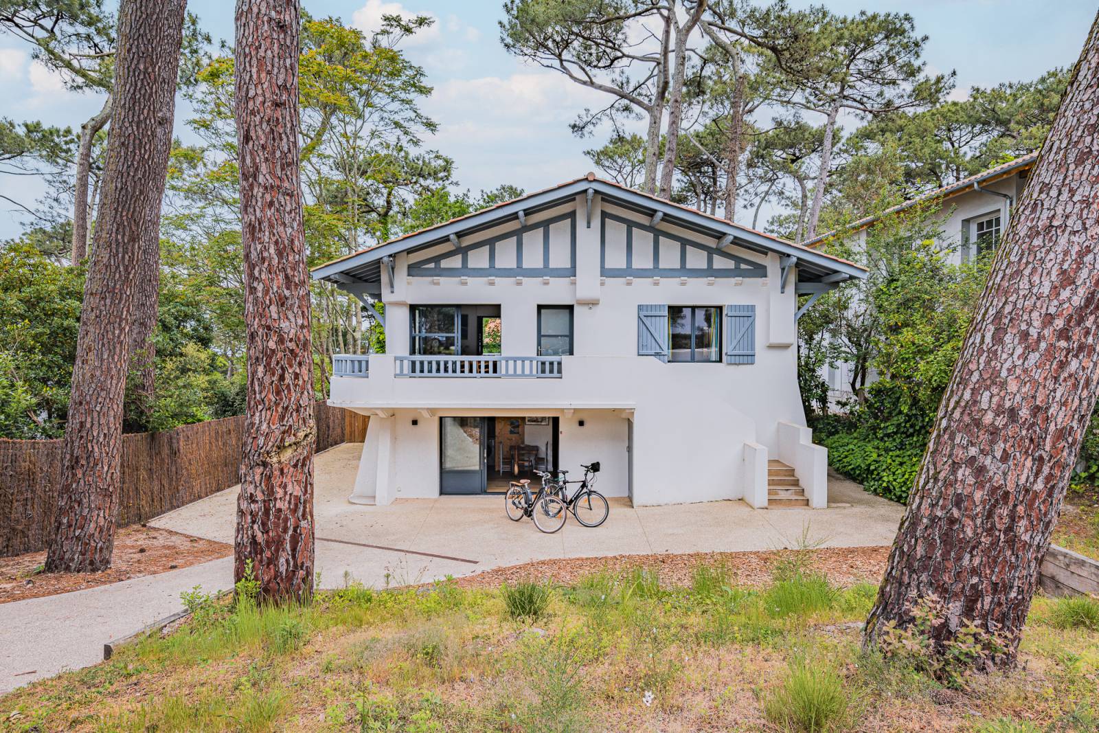 VILLA « TOULINGUET » À PROXIMITÉ DE LA DUNE DU PILAT AVEC PISCINE CHAUFFÉE – CAPACITÉ 6 PERSONNES