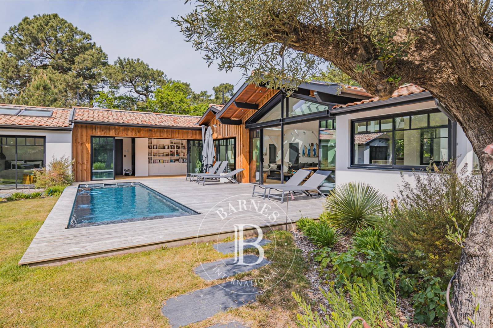 VILLA « PIGNADA » AU COEUR DU PYLA, AVEC PISCINE, DÉPENDANCE ET SAUNA - CAPACITÉ 12 PERSONNES