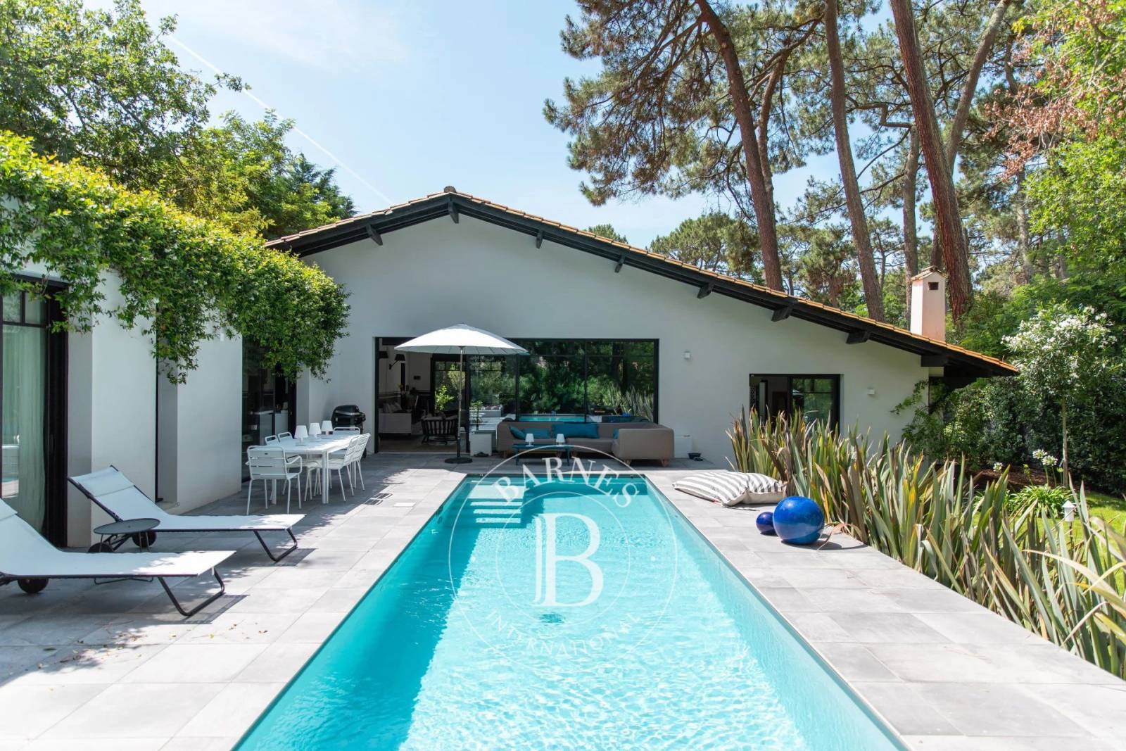 « VILLA BLUE » DE PLAIN-PIED AVEC PISCINE CHAUFFÉE, PROCHE PLAGE AU PYLA-SUR-MER – CAPACITÉ 8 PERSONNES