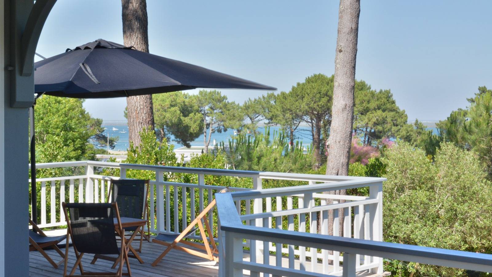 À LOUER VILLA AVEC VUE BASSIN ET PISCINE