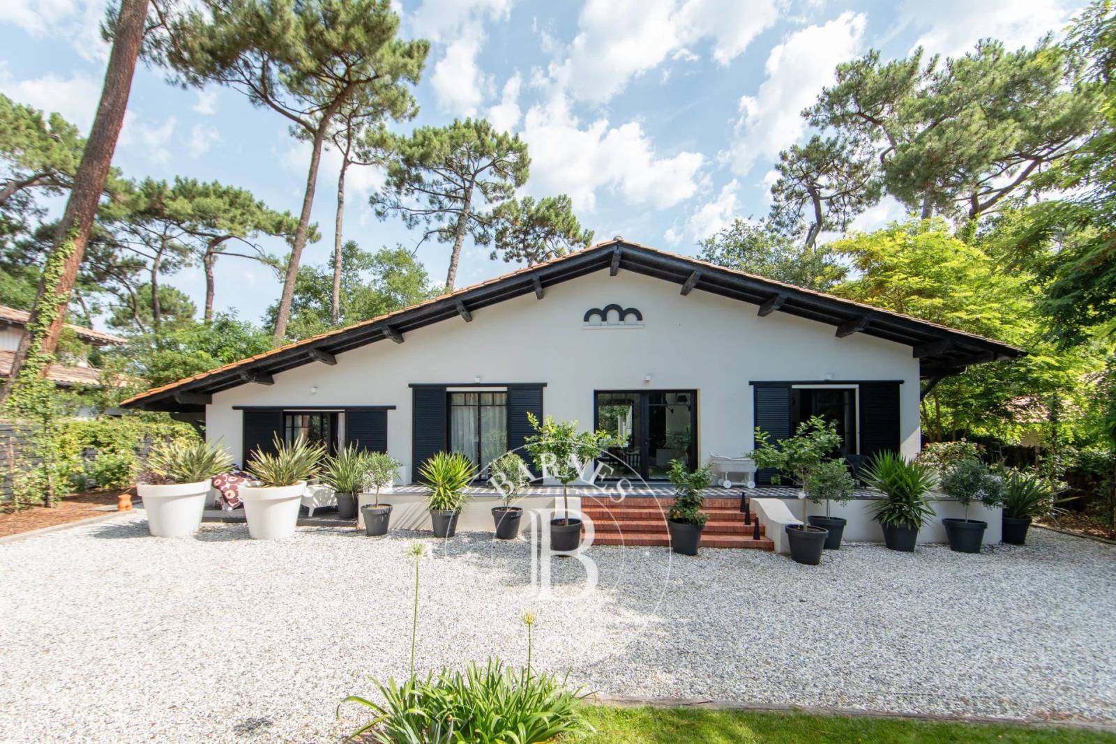 « VILLA BLUE » DE PLAIN-PIED AVEC PISCINE CHAUFFÉE, PROCHE PLAGE AU PYLA-SUR-MER – CAPACITÉ 8 PERSONNES