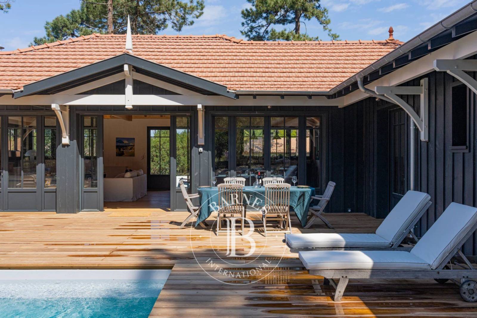 VILLA « MANINE » AVEC PISCINE CHAUFFÉE AU CŒUR DE PIRAILLAN, PRESQU’ÎLE DU CAP FERRET – CAPACITÉ 10 PERSONNES