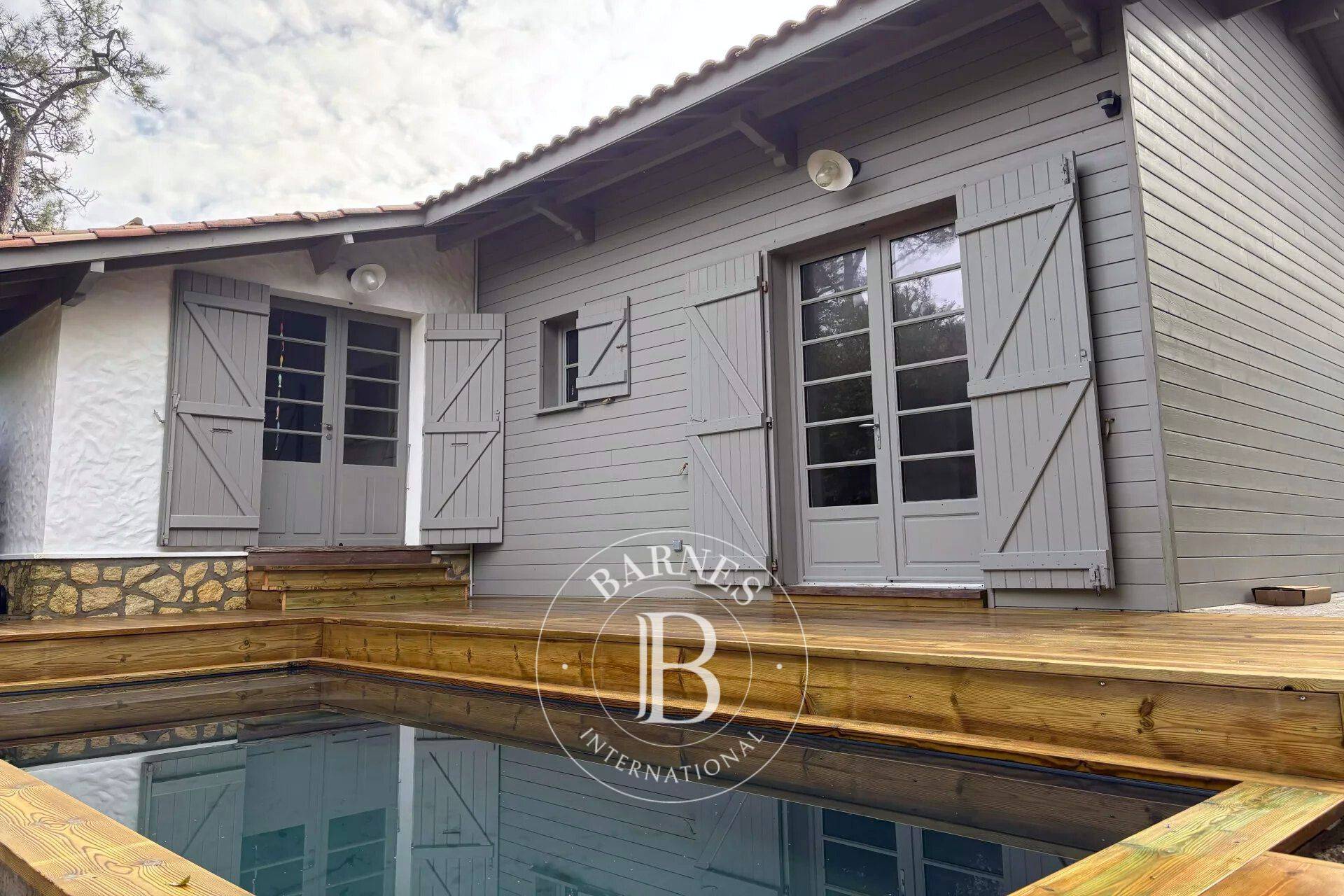Immobilier de prestige au Cap Ferret, location saisonnière avec six chambres
