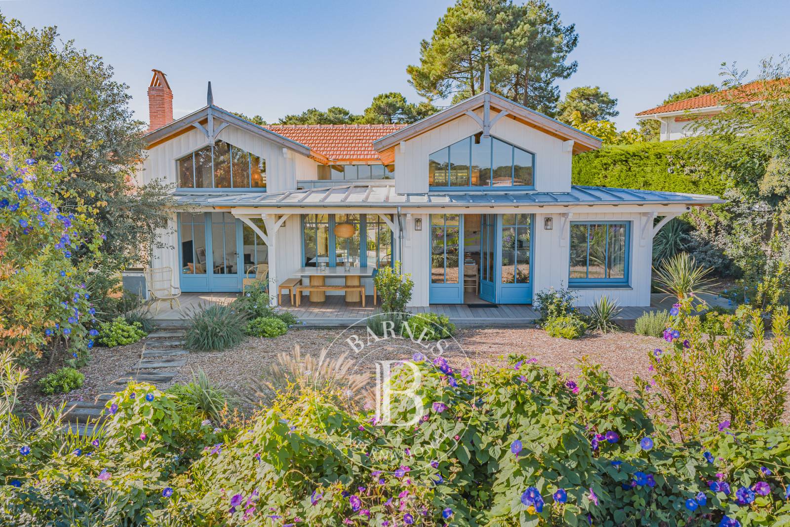 « VILLA DU PORT » EN PREMIÈRE LIGNE AVEC PISCINE CHAUFFÉE ET VUE SUR LE PORT DE PIRAILLAN – PRESUQ’ÎLE DU CAP FERRET – CAPACITÉ 12 PERSONNES