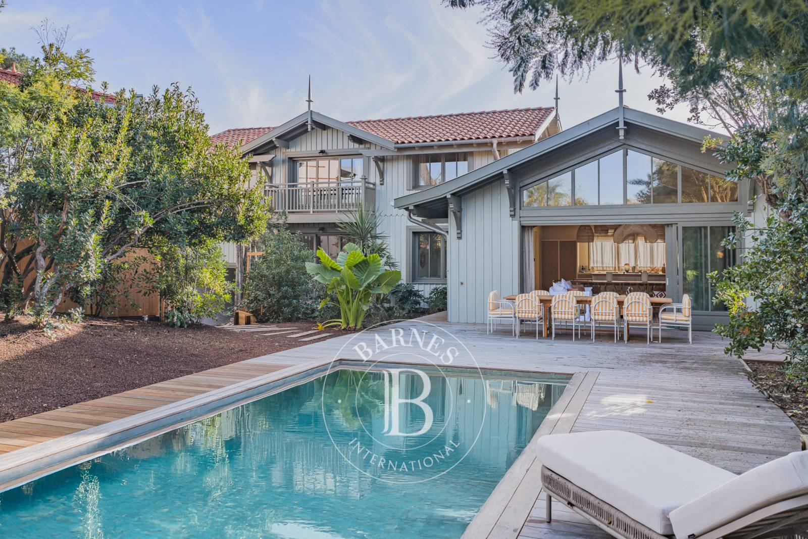 « VILLA DU MARCHÉ » NEUVE AVEC PISCINE CHAUFFÉE, EN PLEIN CENTRE DU CAP FERRET – CAPACITÉ 12 PERSONNES