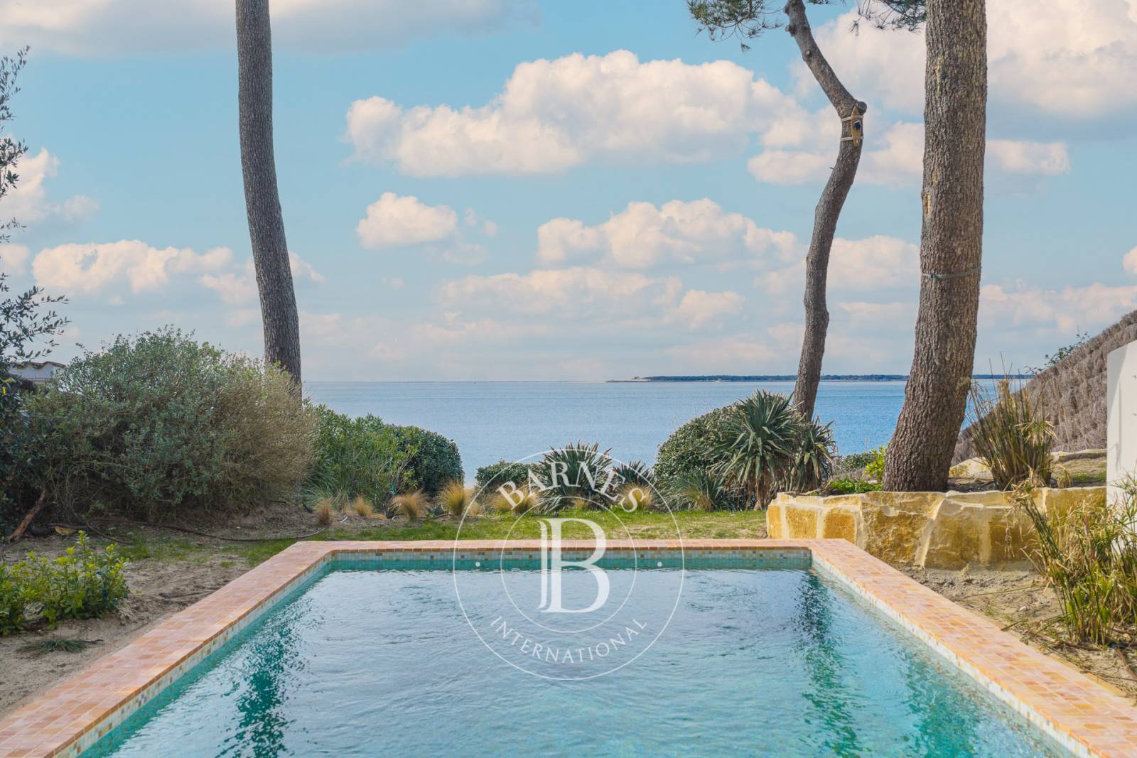 VILLA « CRUSOÉ » EN PREMIÈRE LIGNE AU PYLA-SUR-MER, 4 SUITES ET ACCÈS PRIVATIF À LA PLAGE - CAPACITÉ 8 PERSONNES