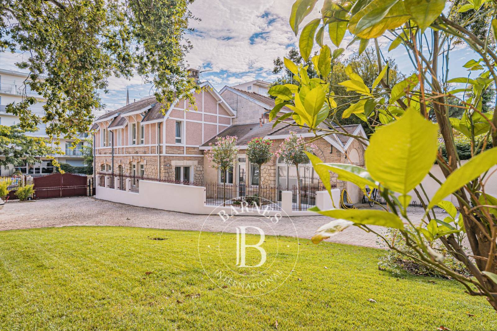 SUPERBE VILLA « ÉGLANTINE » AVEC ACCÈS DIRECT À LA PLAGE ET PROCHES COMMERCES, À ARCACHON - CAPACITÉ 6 PERSONNES